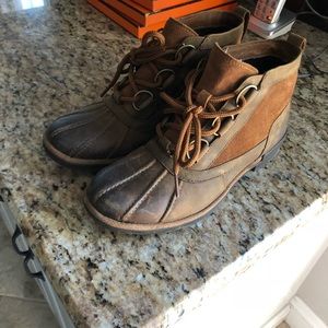 ugg heather short lace up boot